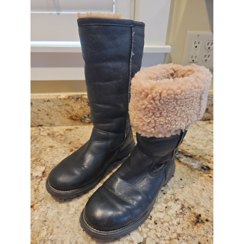 UGG 1007527 Womens Winter Boots Size 8 Black Leather Shearling Lined Pull On